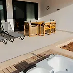 Mykonos Homes - Stilvolles Mit Eigenem Jaccuzzi