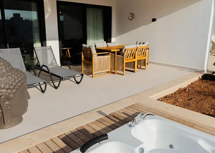 Mykonos Homes - Stilvolles Mit Eigenem Jaccuzzi Kalogrea